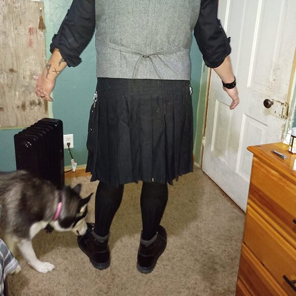 🖤 Men’s Black Utility Kilt w/ Chains & Cargo Pockets — Size 50 (NEW) - Picture 5 of 10